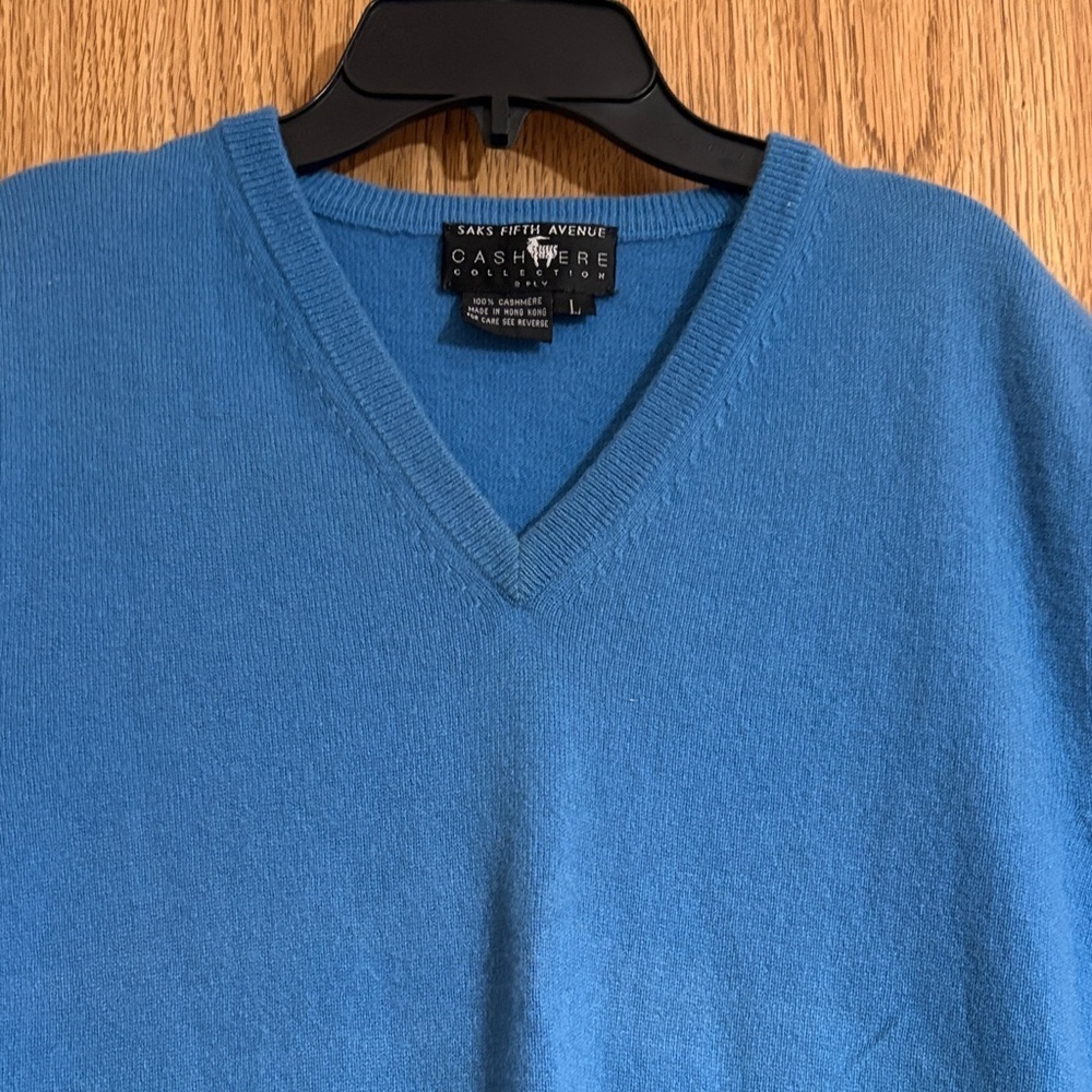 100% Cashmere Saks Fifth Avenue Men's V-Neck Blue Sweater Vest - Picture 3 of 7